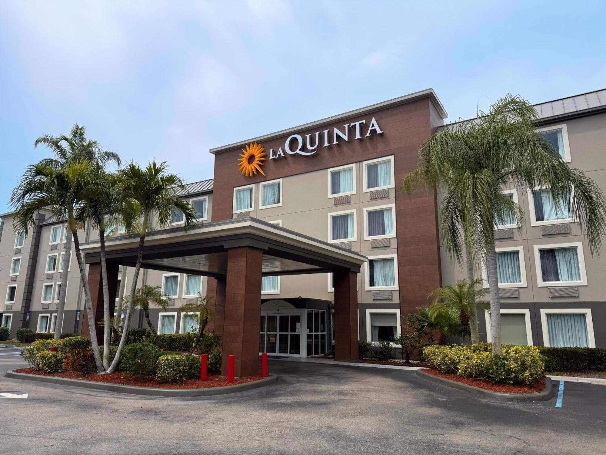 La Quinta By Wyndham Naples East Hotel Golden Gate Exterior foto