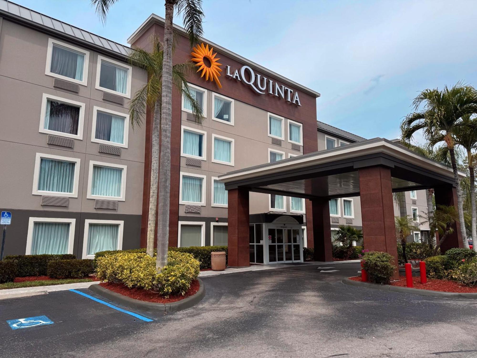 La Quinta By Wyndham Naples East Hotel Golden Gate Exterior foto